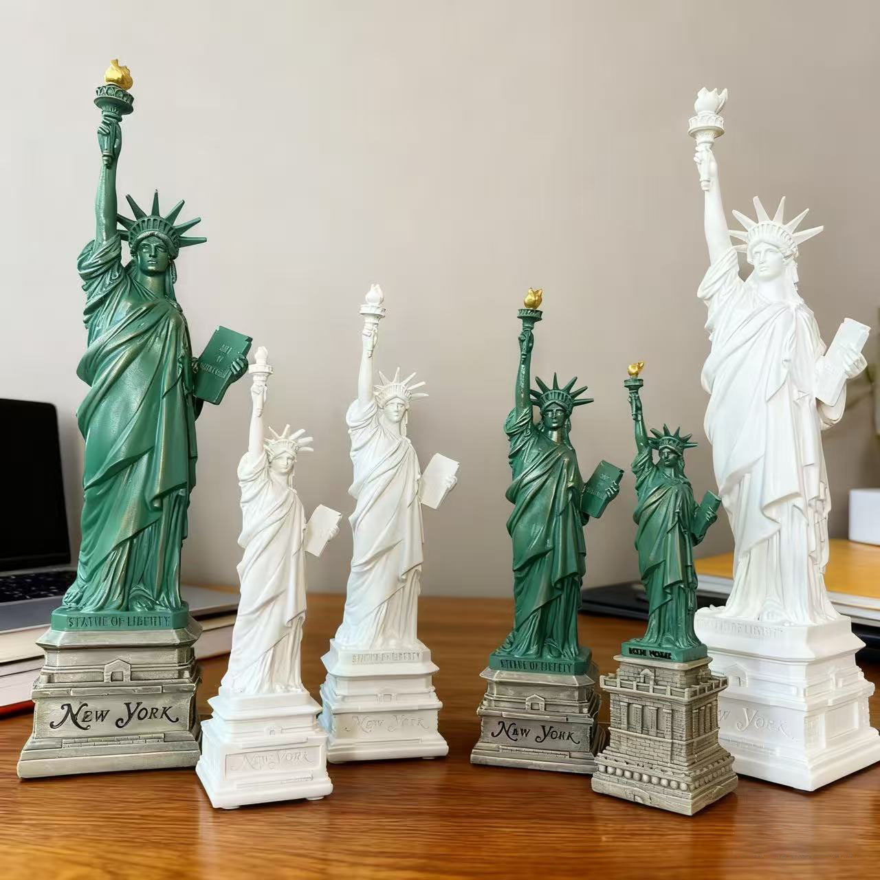 نموذج تمثال الحرية، إكسسوارات  - مراجعة Travel Accessories New York وسعره