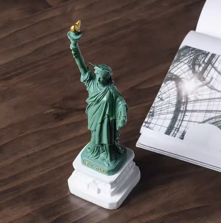 تمثال نيويورك لنموذج الحرية ،  - مراجعة Travel Accessories New York وسعره