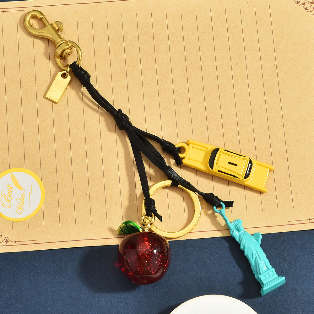 سلسلة مفاتيح متعددة الحلي بتصم - مراجعة Travel Accessories New York وسعره